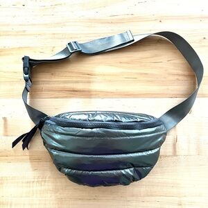 Puffer Shiny Gray Fanny Pack